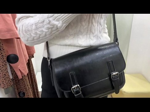 ❤️ Masturbazione pubblica della giovane cagna FeralBerry con un dildo nel camerino ️❌ Porno fbal it.sexvideosex.top ❌️