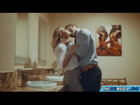 ❤️ Quando una bionda formosa ti seduce in un bagno pubblico ️❌ Porno fbal it.sexvideosex.top ❌️